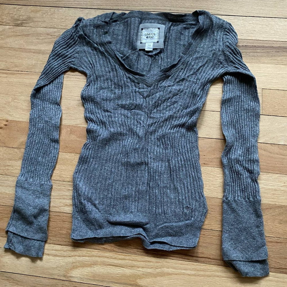 Limited Too Grey V-neck Stretch Long-Sleeved Sweater